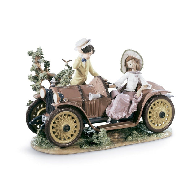Lladro Porcelain Young Couple With Car Figurine LE 1500 Figurines Lladro 