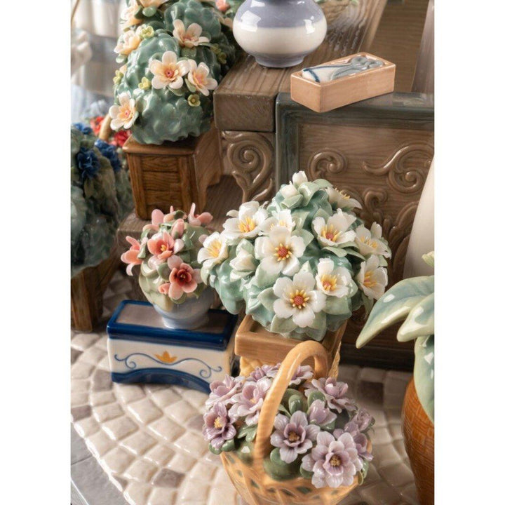 Lladro Porcelain Flowers Market Figurine - Limited Edition Figurines Lladro 